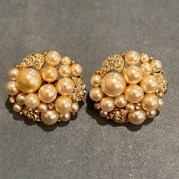 Vintage R. Mandle Pearl Brooch & Matching Earring Set. - Picture 10 of 14